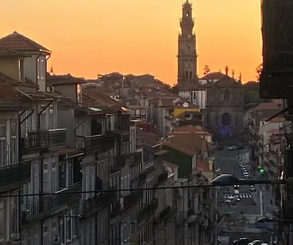 Estúdio Histórico Século Xix Com Varanda E Vistas A Baixa Apartamento Porto