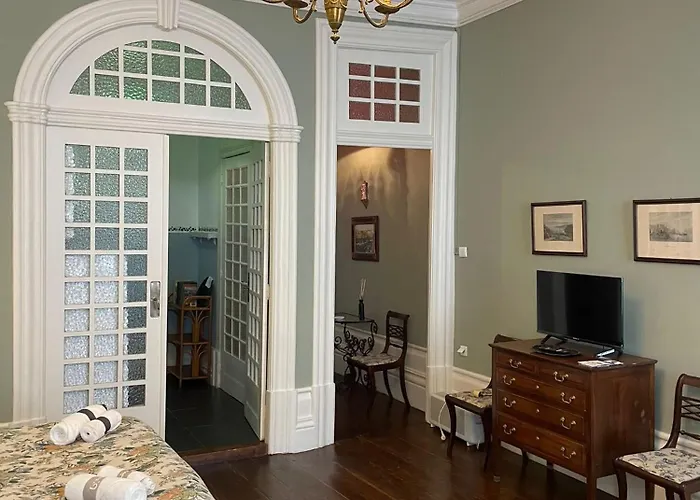 Estudio Historico Seculo Xix Com Varanda E Vistas A Baixa