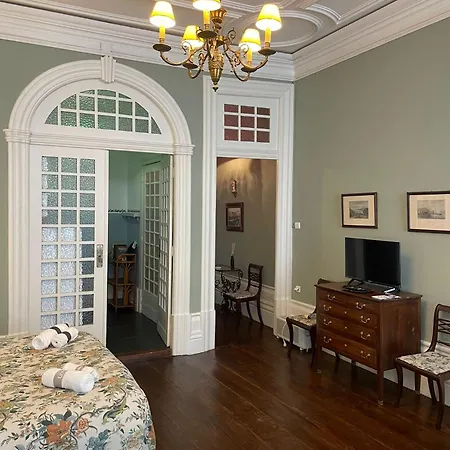 Estudio Historico Seculo Xix Com Varanda E Vistas A Baixa