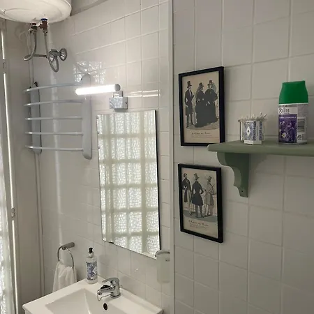 Estúdio Histórico século XIX com Varanda e Vistas para a Baixa